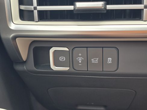 Used 2025 Hyundai Santa Fe SE AWD/4WD image 23