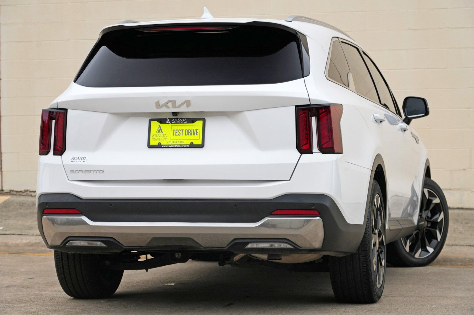 Used 2025 Kia Sorento EX w/ Panoramic Sunroof Package FWD image 4