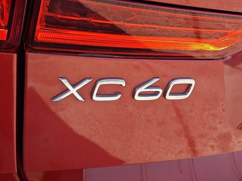 Certified 2023 Volvo XC60 B5 Core w/ Climate Package image 29