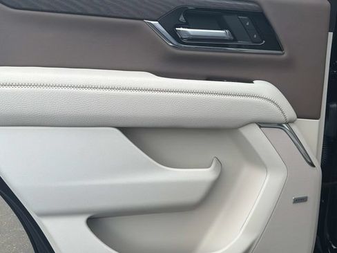 New 2026 GMC Yukon Denali w/ Denali Reserve Package AWD/4WD image 11