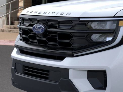 New 2025 Ford Expedition Active image 19