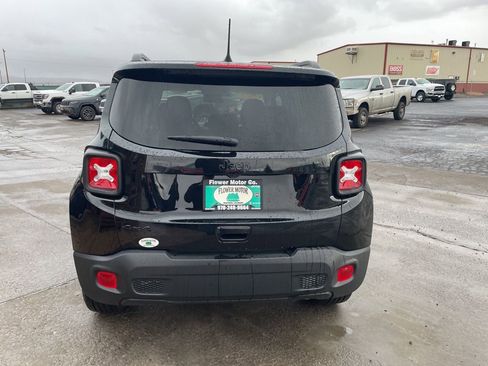 Certified 2023 Jeep Renegade Altitude AWD/4WD image 9