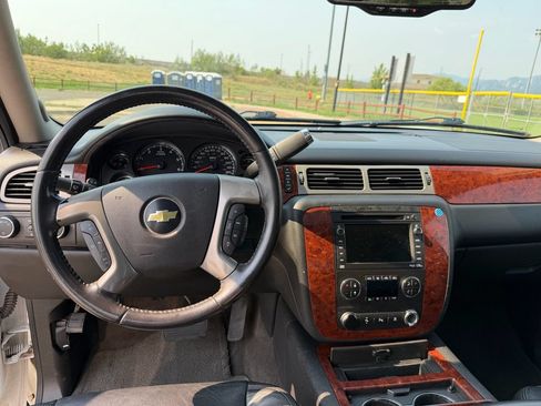 Used 2011 Chevrolet Avalanche LTZ AWD/4WD image 13
