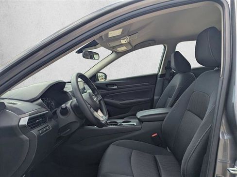 Used 2025 Nissan Altima 2.5 SV image 13