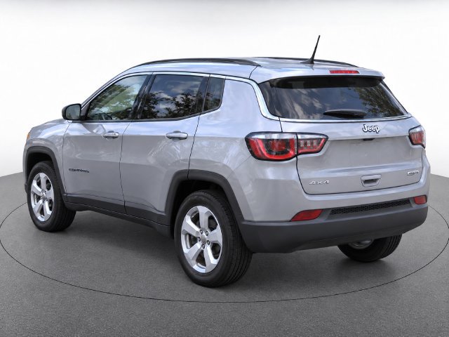 Used 2019 Jeep Compass Latitude w/ Popular Equipment Group AWD/4WD image 3