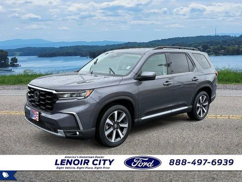 Used 2023 Honda Pilot Touring image 6