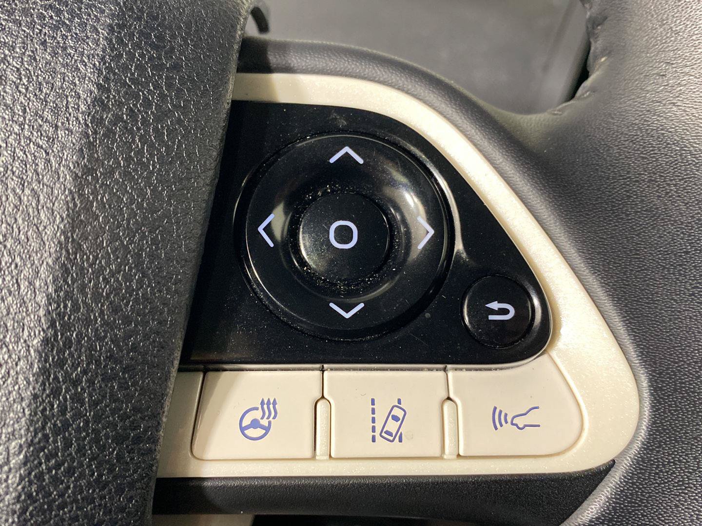 Used 2017 Toyota Prius Prime Advanced FWD image 22