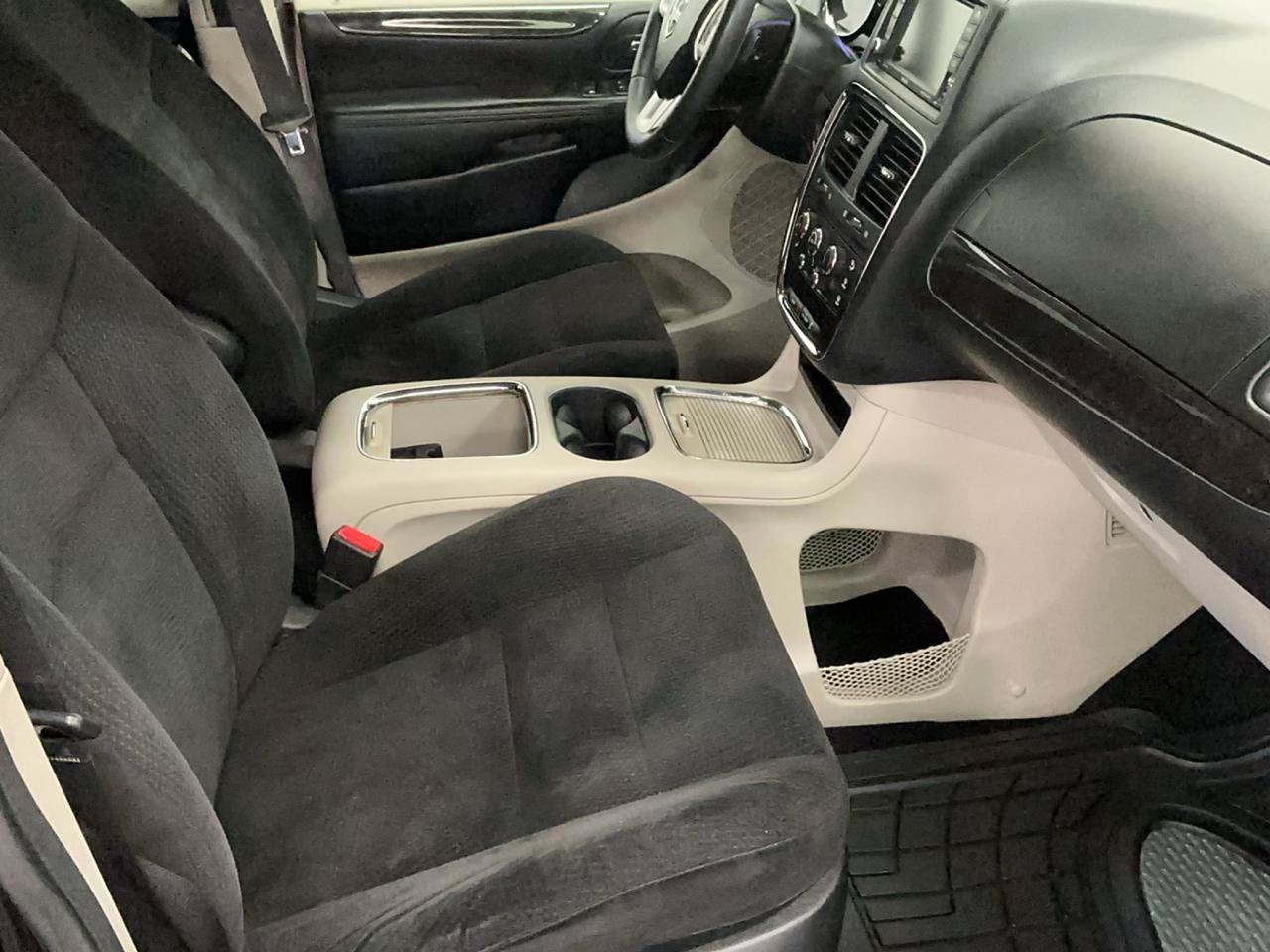 Used 2014 Dodge Grand Caravan SXT w/ Rear Park Assist Package FWD image 15