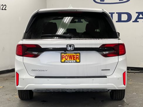 New 2026 Honda Odyssey Touring image 4