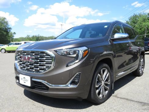 Used 2019 GMC Terrain Denali w/ Advanced Safety Package FWD image 1