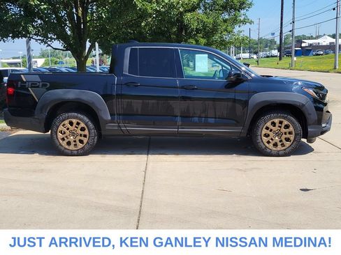 Used 2021 Honda Ridgeline Sport image 2