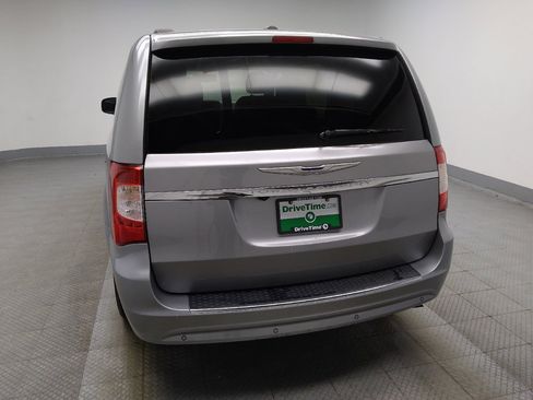 Used 2015 Chrysler Town & Country Touring-L w/ Driver Convenience Group FWD image 6
