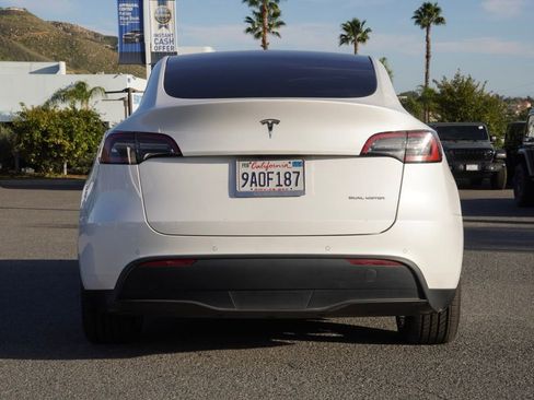 Used 2022 Tesla Model Y Long Range image 7