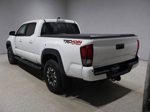 Used 2017 Toyota Tacoma TRD Off-Road w/ Premium & Technology Package AWD/4WD image 14