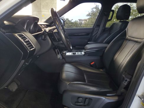 Used 2018 Land Rover Discovery SE AWD/4WD image 18
