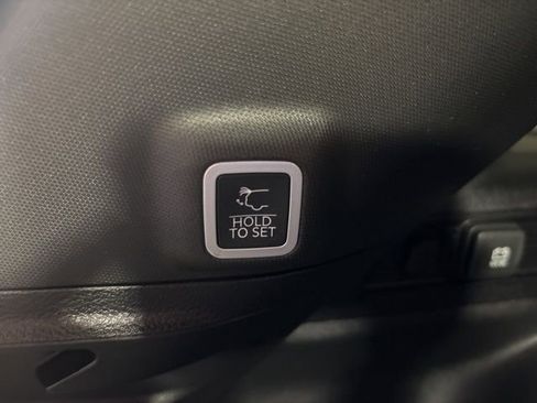 Used 2023 Jeep Grand Cherokee Limited image 13