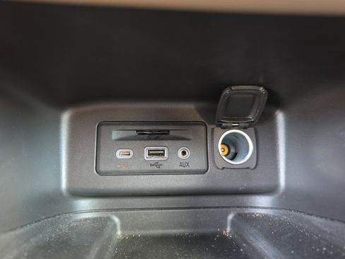 Used 2023 Chevrolet Equinox Premier FWD image 28
