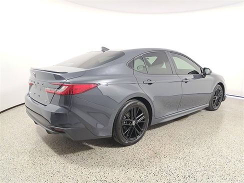 Used 2025 Toyota Camry SE image 5