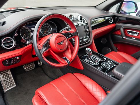Used 2017 Bentley Bentayga AWD/4WD image 8
