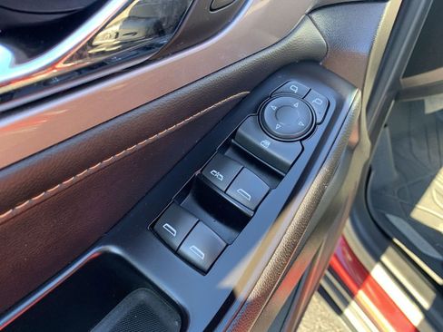 Used 2020 Chevrolet Traverse LT image 15