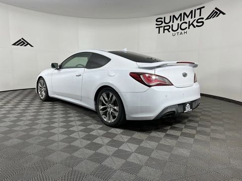 Used 2015 Hyundai Genesis 3.8 image 3