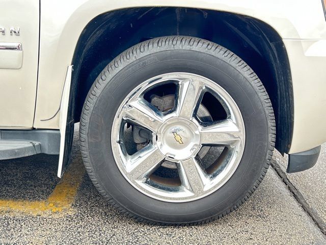 Used 2012 Chevrolet Suburban LTZ AWD/4WD image 17