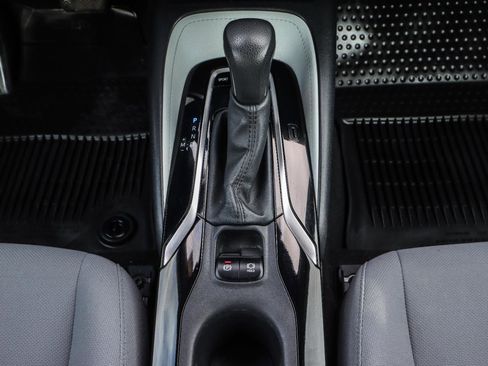 Used 2020 Toyota Corolla SE w/ SE Premium Package image 29