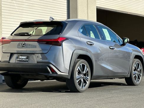 Used 2021 Lexus UX 200 w/ Accessory Package (Z2) image 4
