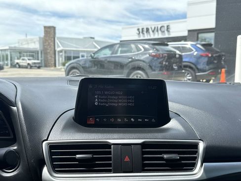 Used 2017 MAZDA MAZDA3 Touring FWD image 16