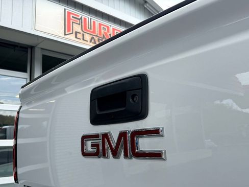 Used 2015 GMC Sierra 2500 Denali w/ Duramax Plus Package AWD/4WD image 9