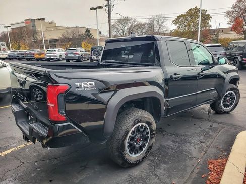 Used 2025 Toyota Tacoma TRD Off-Road AWD/4WD image 7