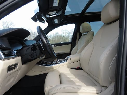 Used 2019 BMW X5 xDrive40i w/ Executive Package image 10