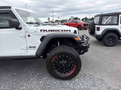 Used 2024 Jeep Wrangler Unlimited Rubicon w/ Convenience Group AWD/4WD image 2