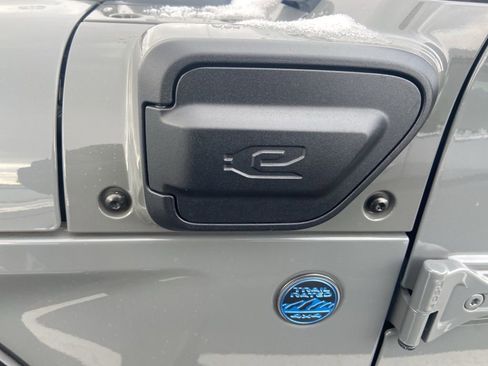 Used 2023 Jeep Wrangler Unlimited w/ Cold Weather Group image 10