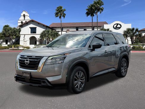 Used 2023 Nissan Pathfinder S FWD image 5