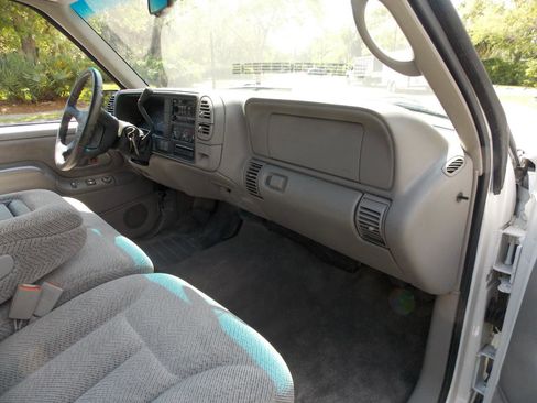 Used 1997 Chevrolet Tahoe 4WD 2-Door w/ Preferred Equipment Group 2 image 4