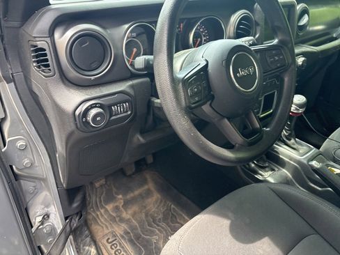 Used 2022 Jeep Wrangler Sport AWD/4WD image 9