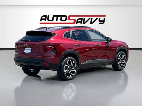 Used 2025 Chevrolet Trax RS w/ Sunroof Package FWD image 7