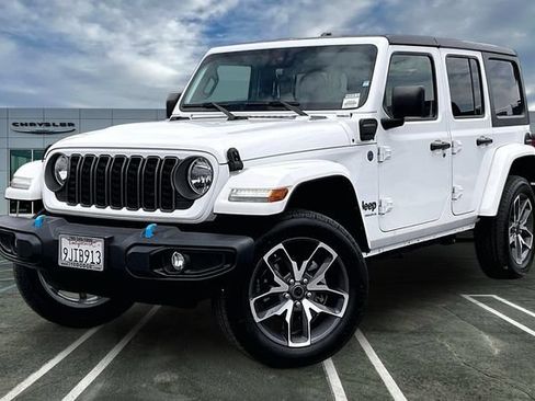 Used 2024 Jeep Wrangler Unlimited w/ Technology Group AWD/4WD image 1