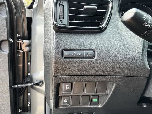 Used 2017 Nissan Rogue Sport SL image 13