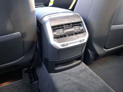 New 2026 BMW 750e xDrive w/ Executive Package image 29