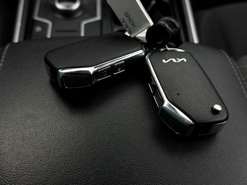 Used 2023 Kia Sorento LX image 39