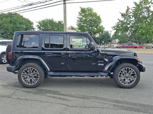 Used 2023 Jeep Wrangler Unlimited Sahara w/ Dual Top Group AWD/4WD image 8