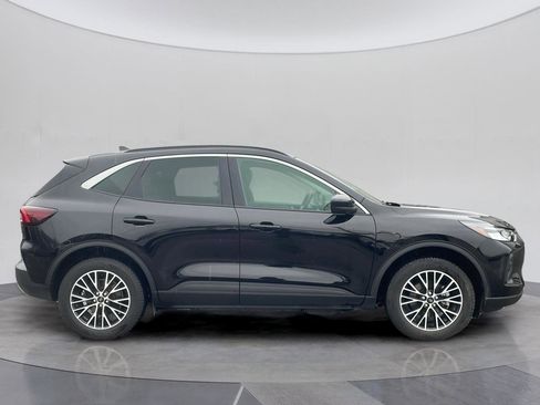 Used 2023 Ford Escape SE image 6