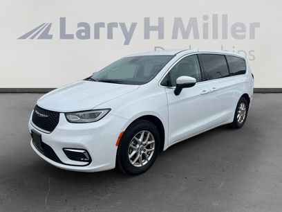 Used 2023 Chrysler Pacifica Touring-L