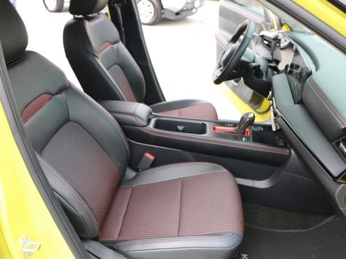 Used 2025 Nissan Kicks SR AWD/4WD image 25