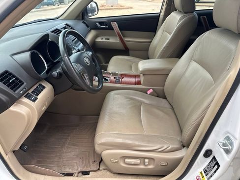 Used 2010 Toyota Highlander Limited w/ Extra Value Pkg 7 FWD image 14