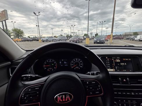 Used 2017 Kia Optima EX w/ Premium Package FWD image 28