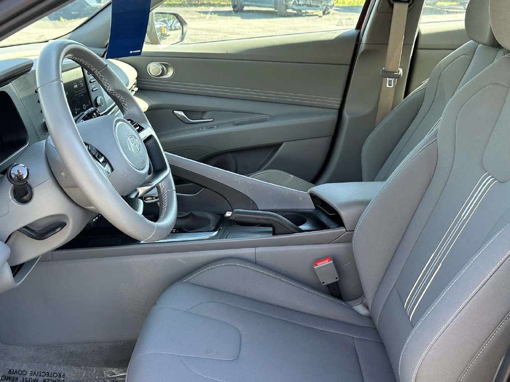 Certified 2025 Hyundai Elantra Sport FWD image 8