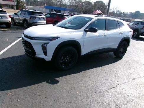 New 2026 Chevrolet Trax ACTIV w/ Sunroof Package image 8